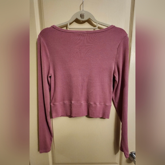 ARITZIA HomeStretch Rib V-Neck Waist Button-Up Top. Size Large. - Picture 7 of 16